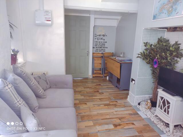 Cosy Wellbeing Stays On Cornish Coast 팰머스 외부 사진
